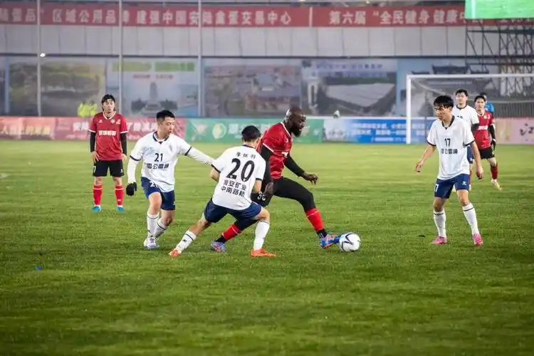 吉泽明步无码视频在感情里，永远不要“扶贫” 